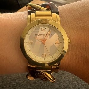Michael Kors Runway Twist Gold Tone+Acrylic Tortoise Chain Watch